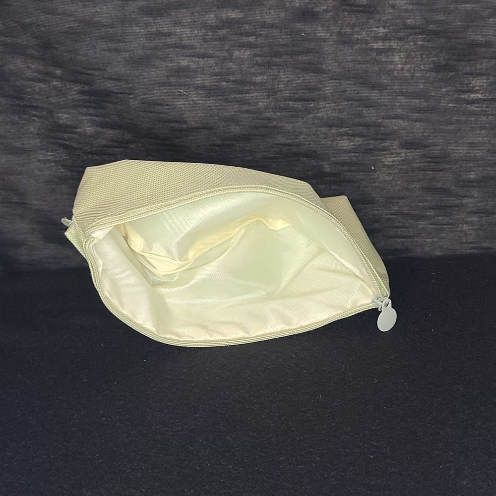 Green pouch - Picture 3 of 4